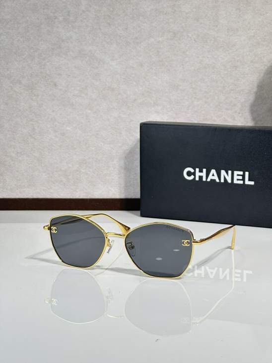 Picture of Chanel Sunglasses _SKUfw77364659fw